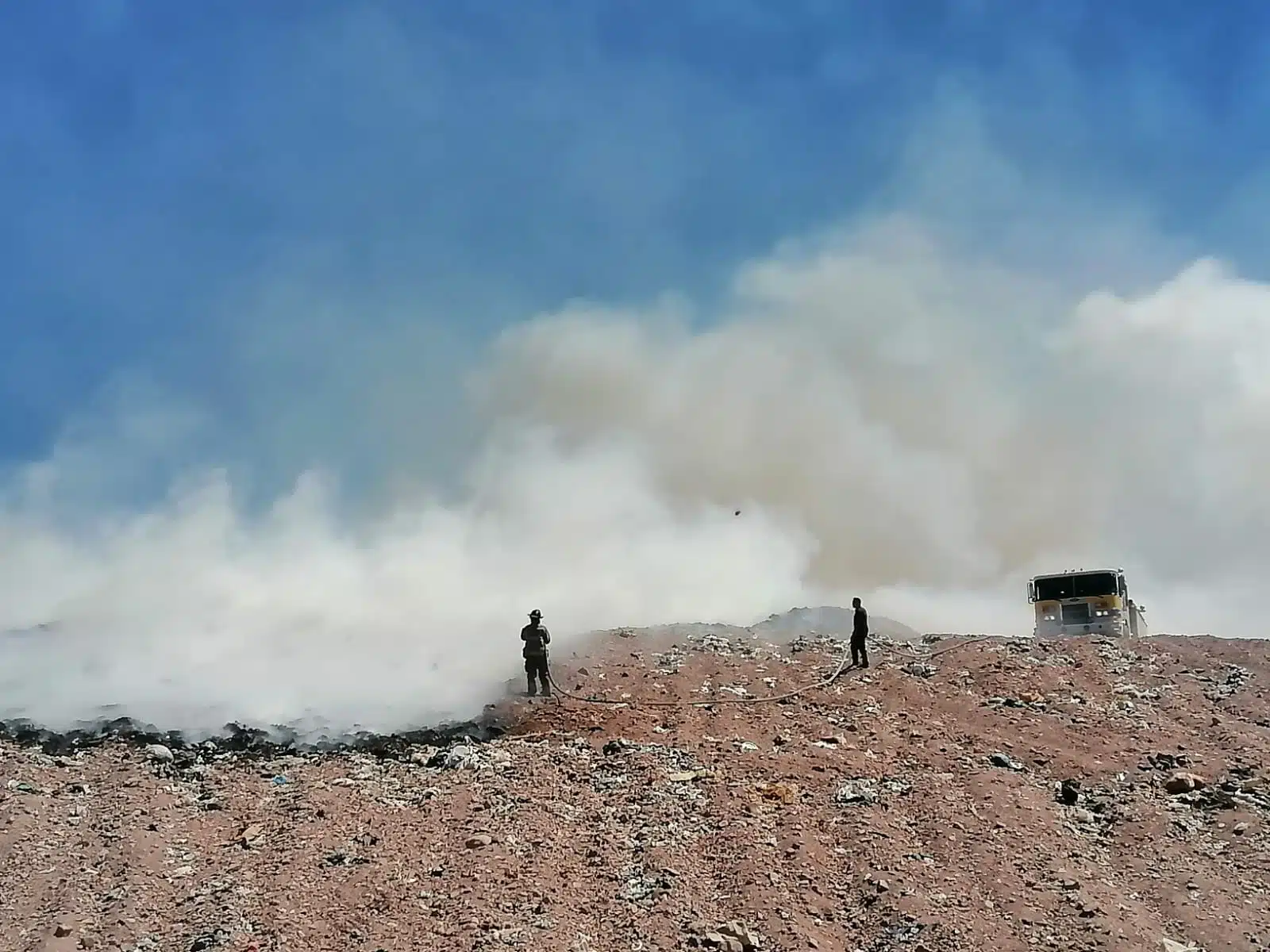 Basurón de OP Ecología en Los Mochis es consumido por las llamas; se desconoce las causas del incendio
