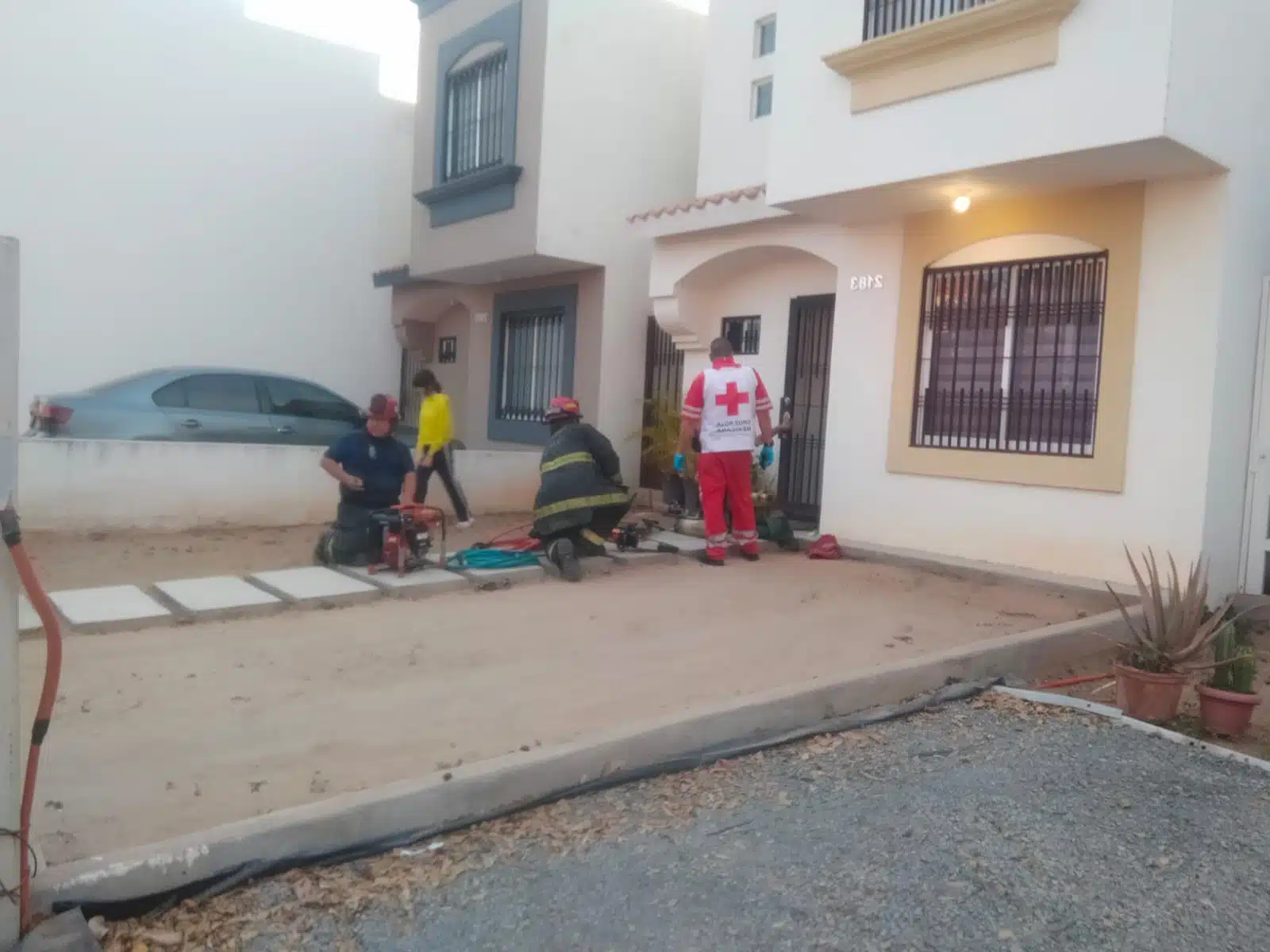 Bomberos de Culiacán rescatan a niño en Culiacán (4)