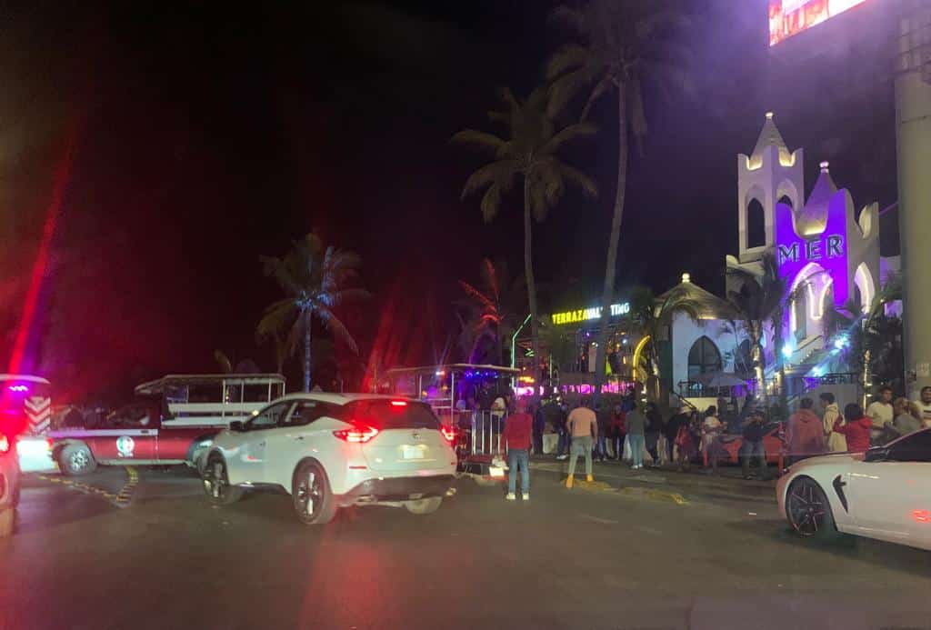 Casi 300 mil personas disfrutaron playas de Mazatlán esta Semana Santa; dejan gran derrama económica