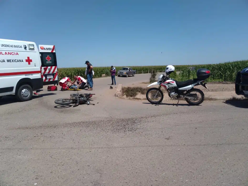 Chocan motocicletas por carretera Angostura-Playa Colorada