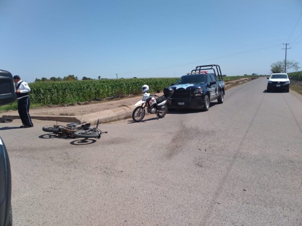 Chocan motocicletas por carretera Angostura-Playa Colorada 