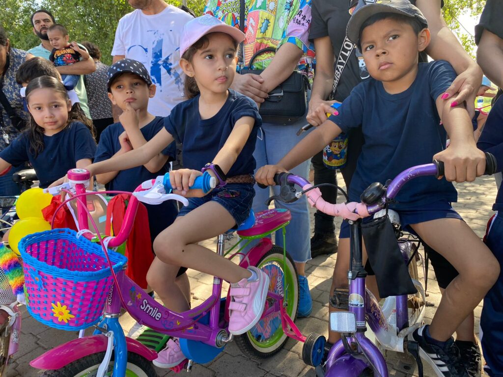“Danna” en un día aprendió a andar en bici para participar en la “Rodada escolar” de su kínder