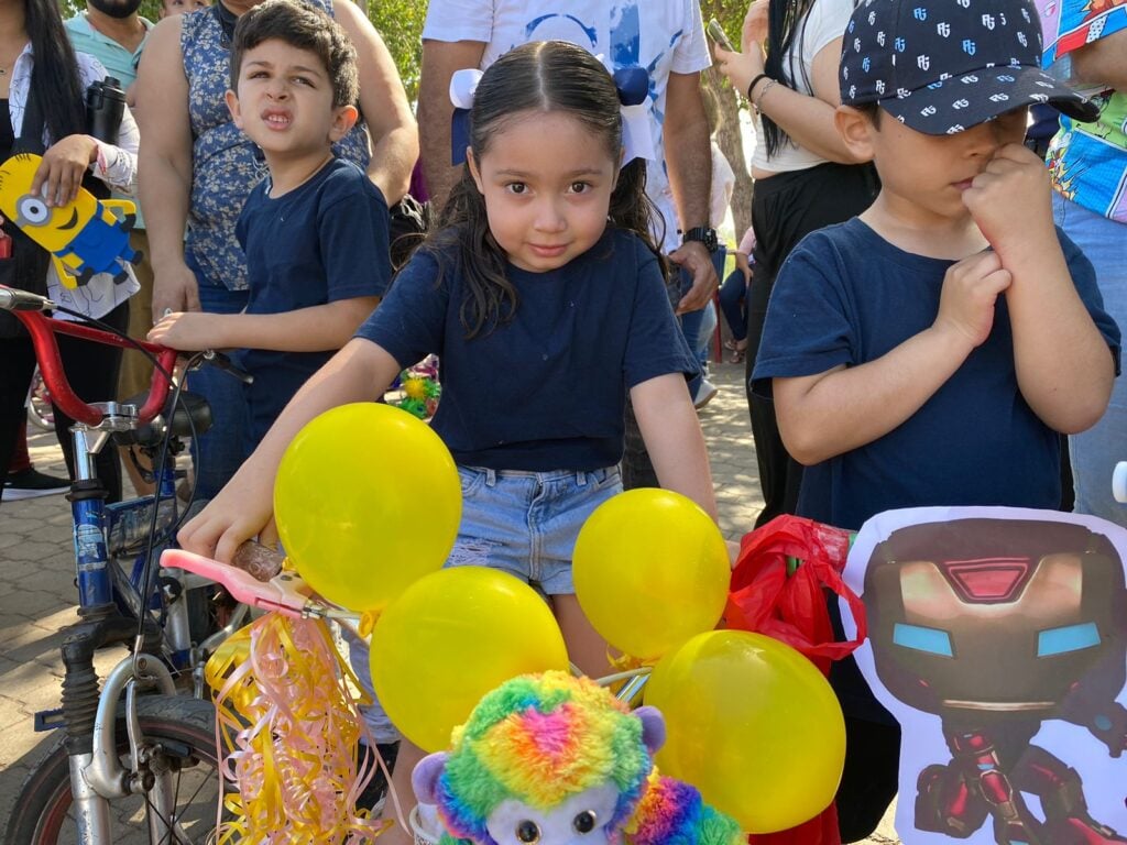 “Danna” en un día aprendió a andar en bici para participar en la “Rodada escolar” de su kínder