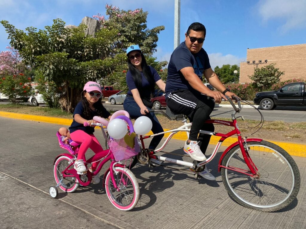 “Danna” en un día aprendió a andar en bici para participar en la “Rodada escolar” de su kínder