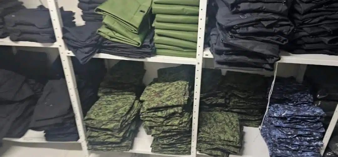 Detectan fábrica de uniformes clonados de la Guardia Nacional y Sedena