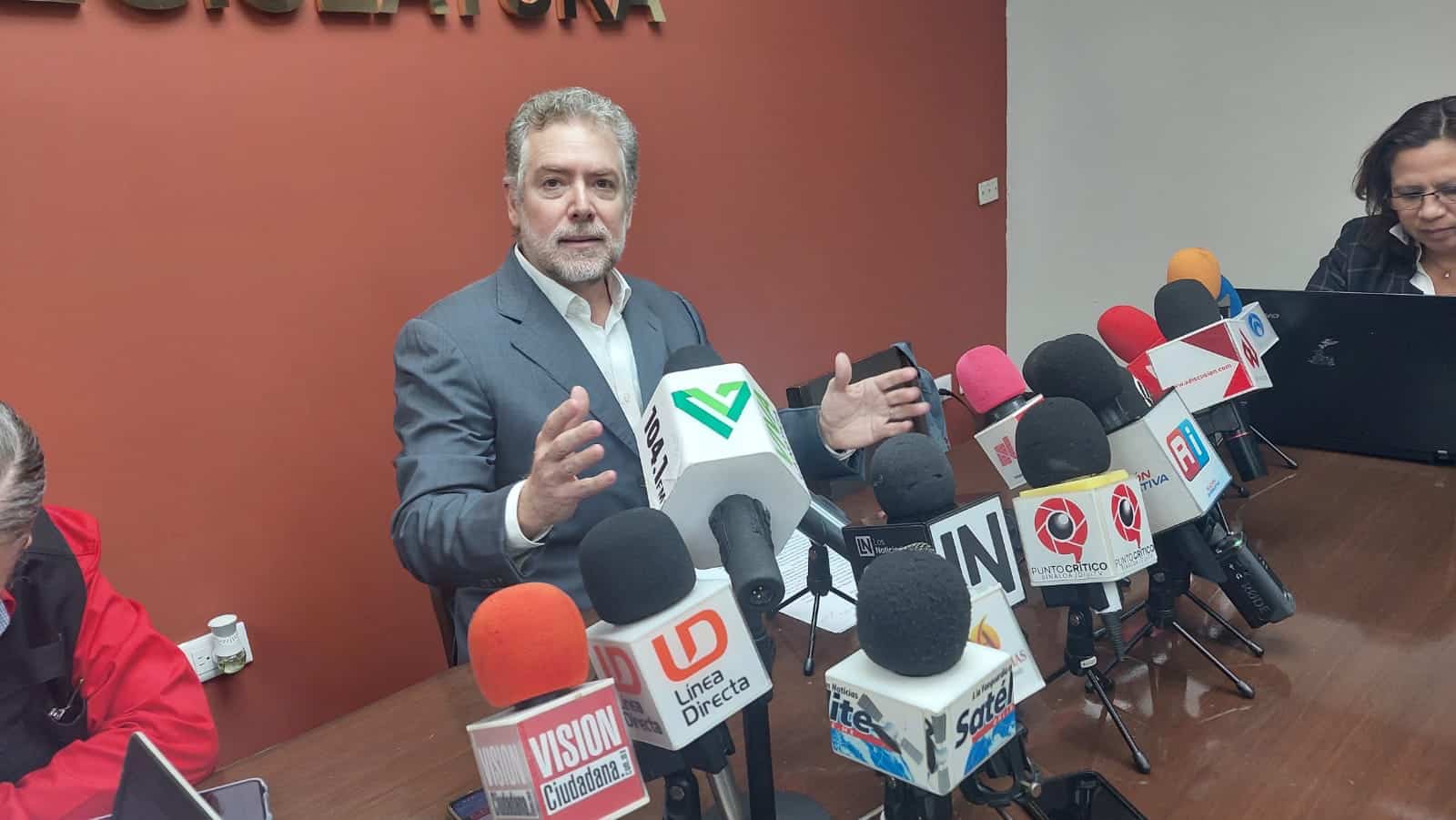 Diputado PRI De la Rocha Zazueta