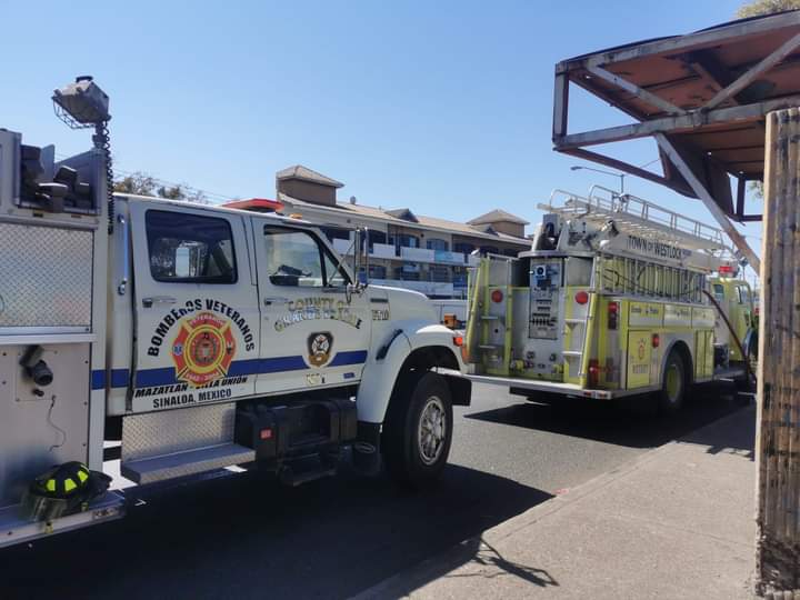 Don Francisco alcanzó a salir, pero se quemó las manos y la cara; su casa se incendió en Mazatlán 