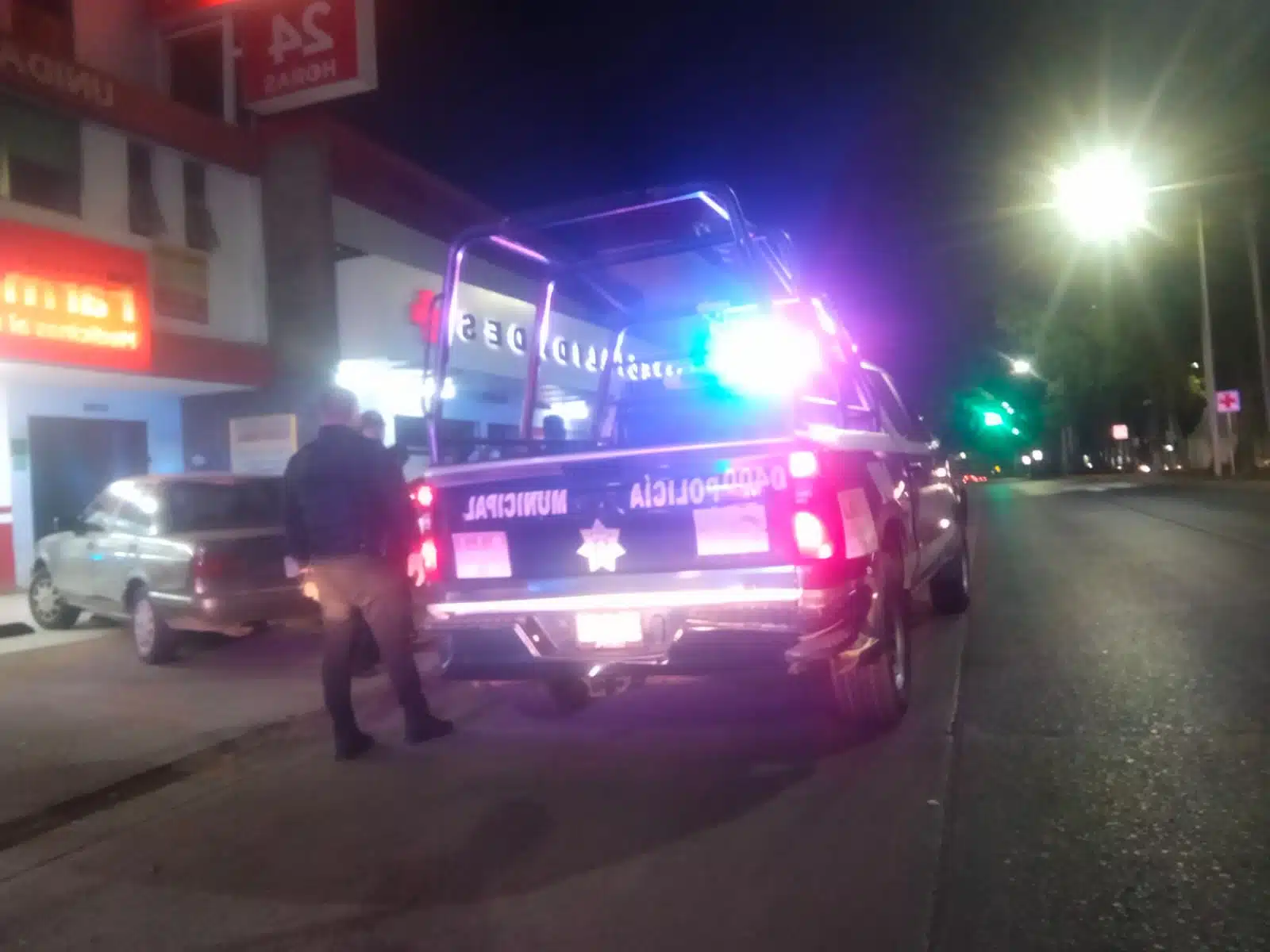 Encapuchados despojan automóvil a trabajadora de la Cruz Roja en Culiacán (3)