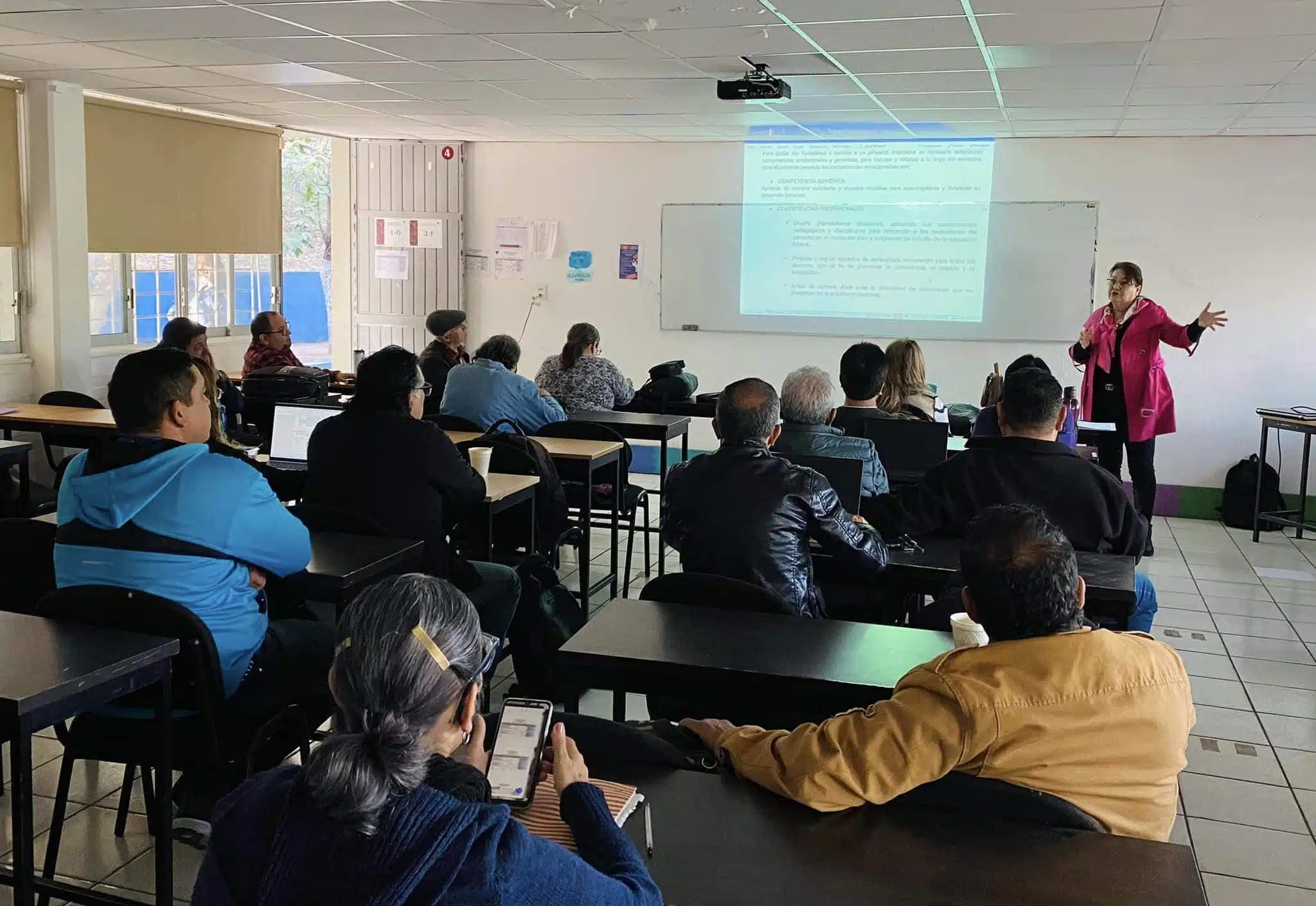 Por alta demanda para estudiar en la Normal de Sinaloa, necesario ampliar número de aulas: Director