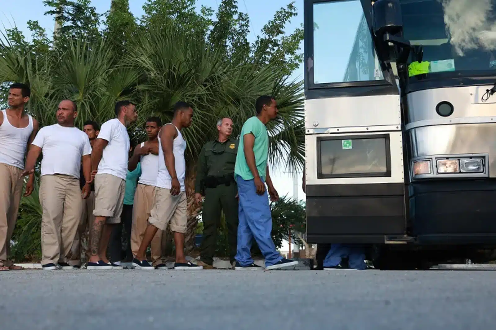 Estados Unidos devuelve a Cuba a otros 64 migrantes