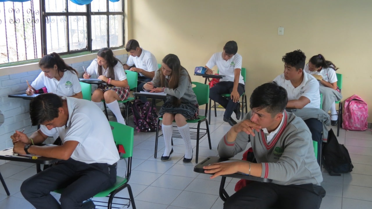 ¡Regresarán estrenando! Entregan equipo diverso a telebachilleratos comunitarios en Sinaloa