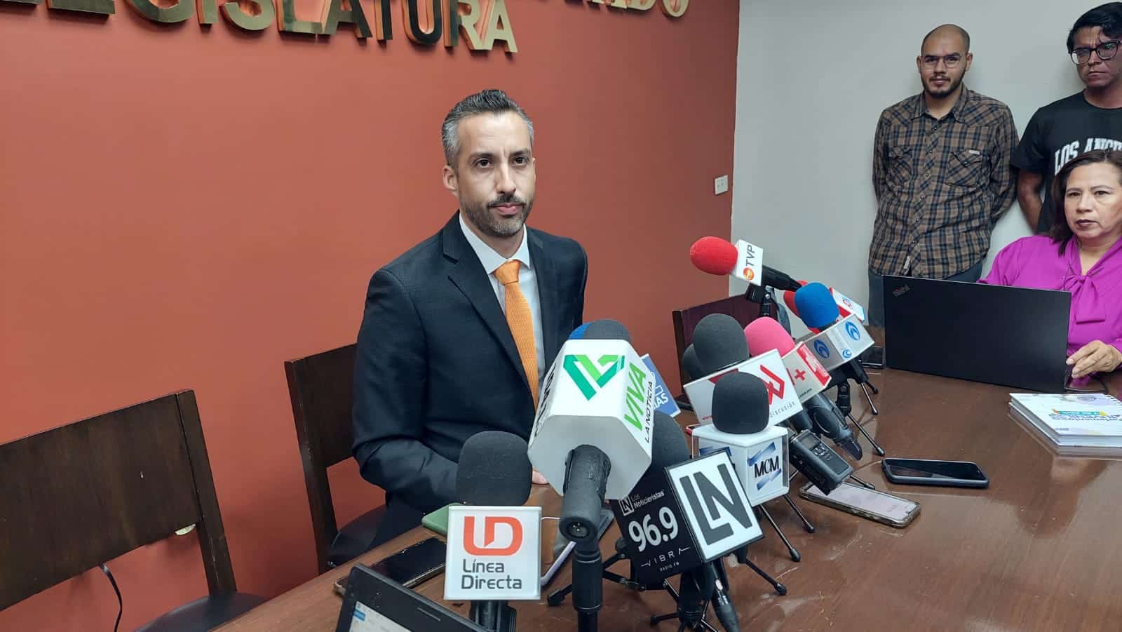 Gene solicita a Ricardo Madrid causa penal y carpeta de investigación sobre tema de cheques robados