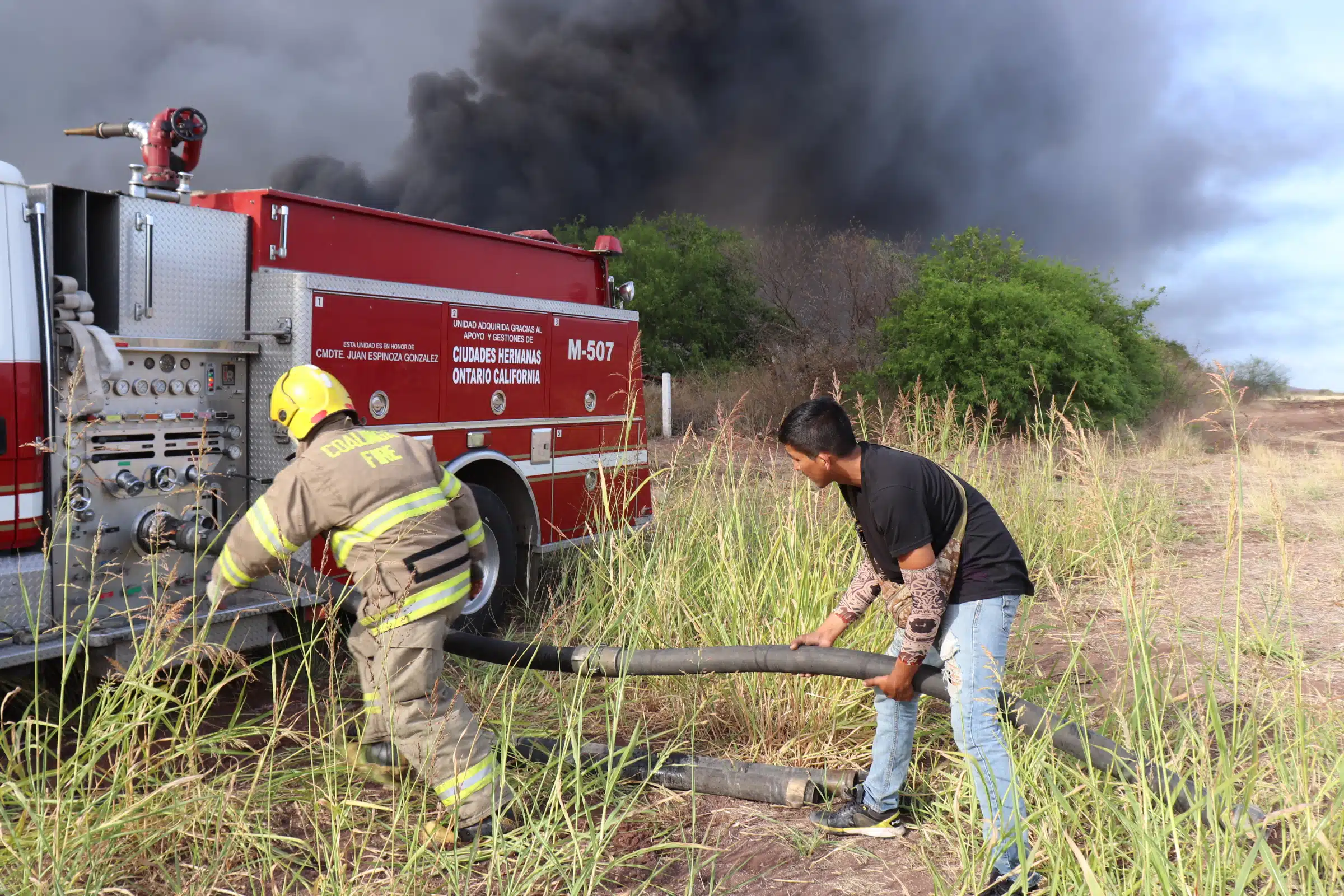 Hasta seis salidas de Bomberos en un día para combatir incendios de malezas en Guamúchil