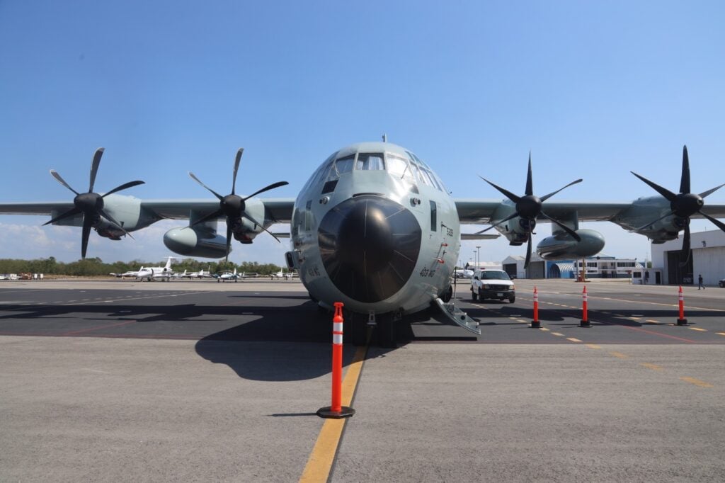 Hércules Fuerza Aérea de EU Cazahuracanes