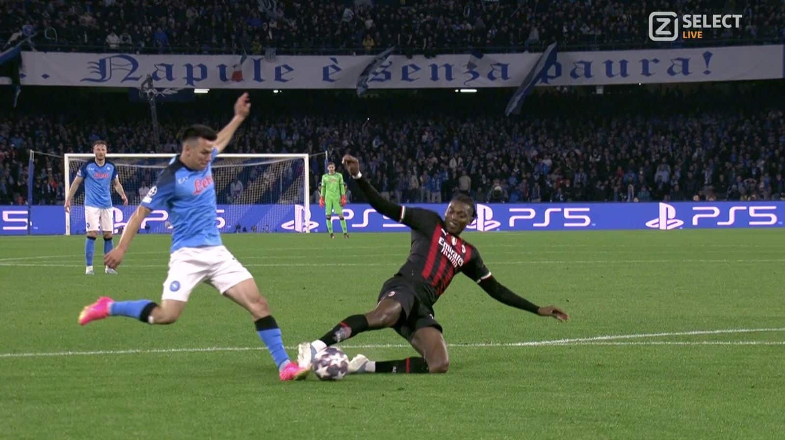 Hirving “Chucky” Lozano y Napoli son eliminados de la Champions League