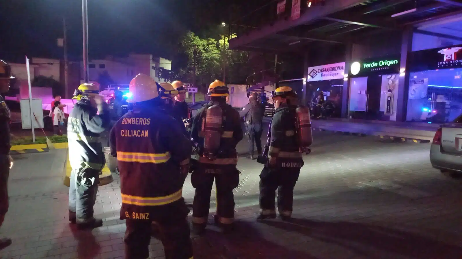 Bomberos Incendio Local Plaza Comercial colonia Gpe Culiacán