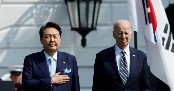 Joe Biden y Yoon Suk Yeol