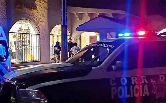 Lanza bomba molotov a financiera y tienda departamental; reclamaba los altos intereses