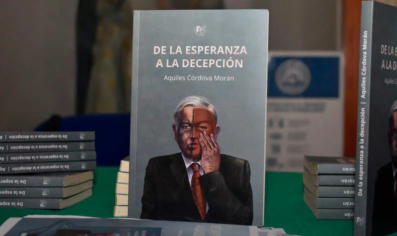 Libro sobre AMLO