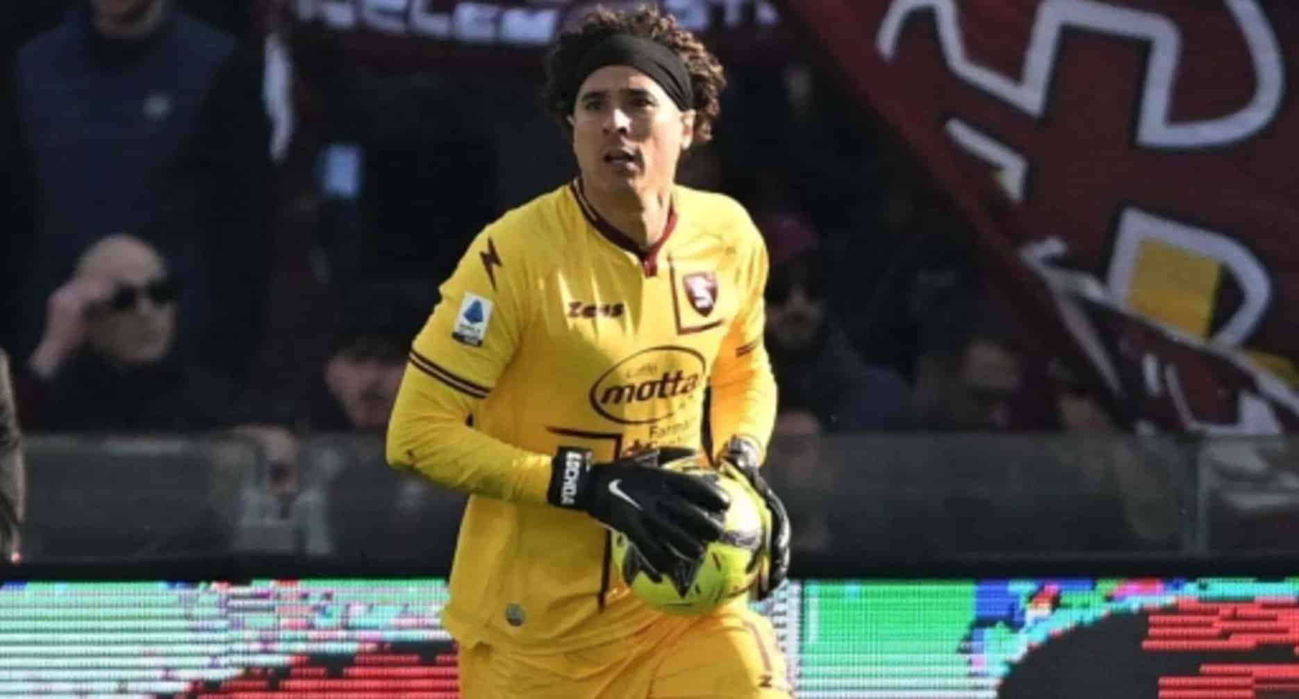 Memo Ochoa Furbol