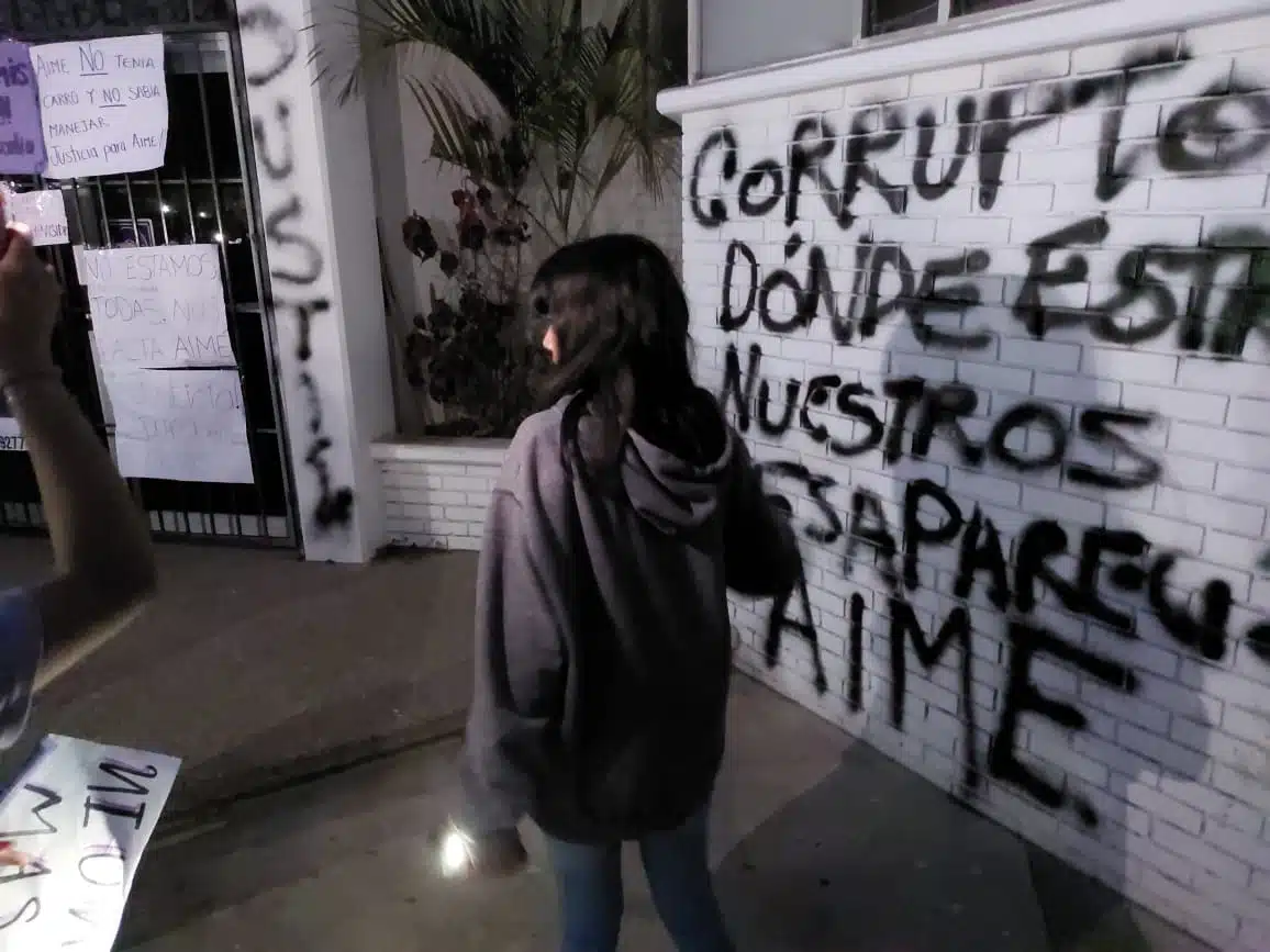 Marchan en Mazatlán y protestan en la Fiscalía por Aimé Joanna