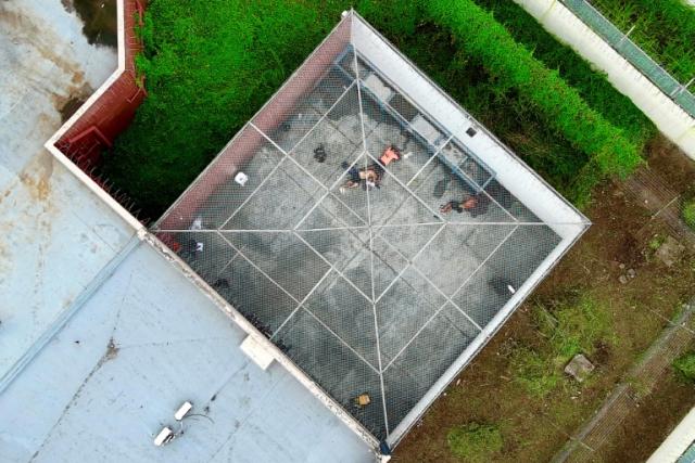 Mueren tres presos tras enfrentamiento al interior de cárcel de máxima seguridad de Ecuador