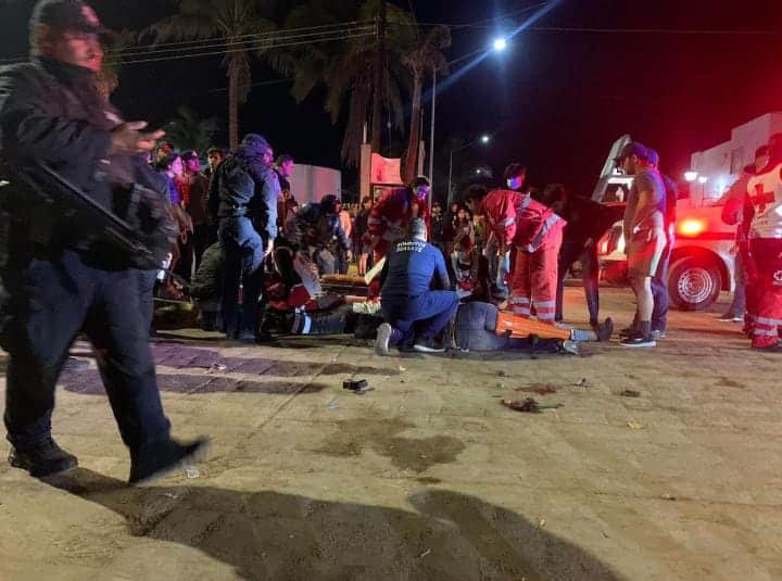 A young woman dies following overturning an outrigger in front of the Virgin of Las Glorias