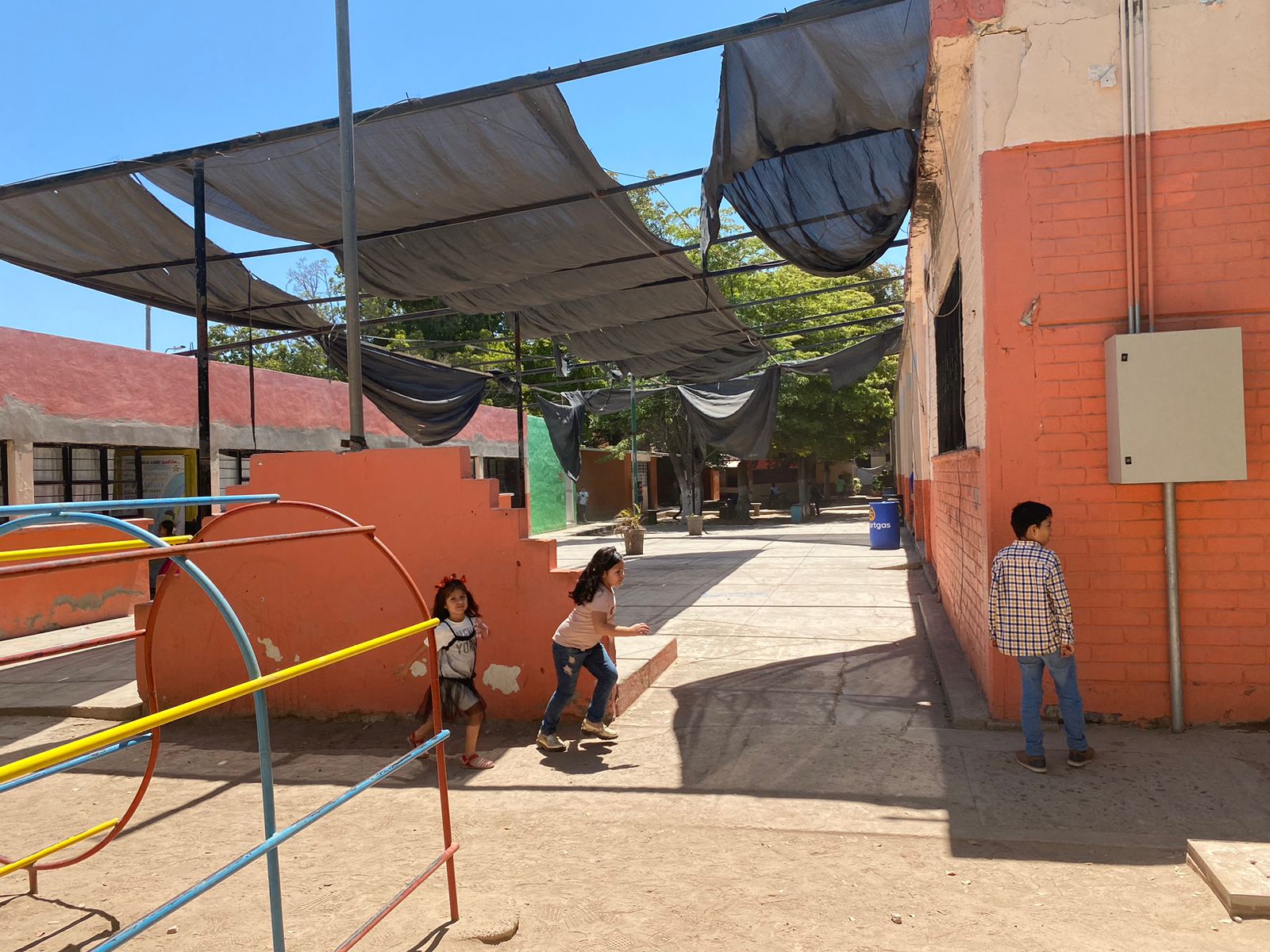 Bailaron y cantaron, pero están contentos por el puente