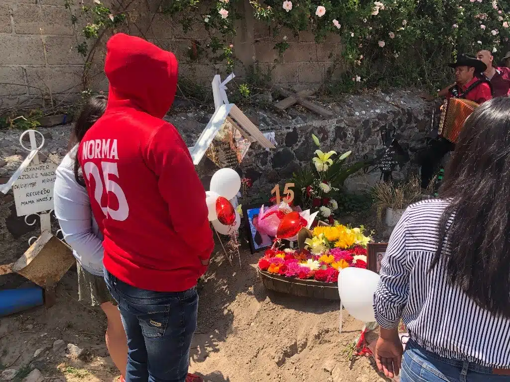 Familiares festejaron XV años de Norma Lizbeth en el panteón, la joven asesinada tras sufrir bullying