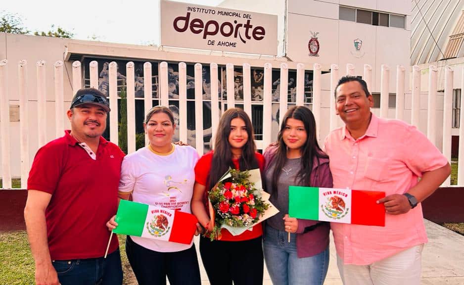 Recibimiento de campeona para Analy Uriarte, softbolista que va a Mundial en Japón (6)