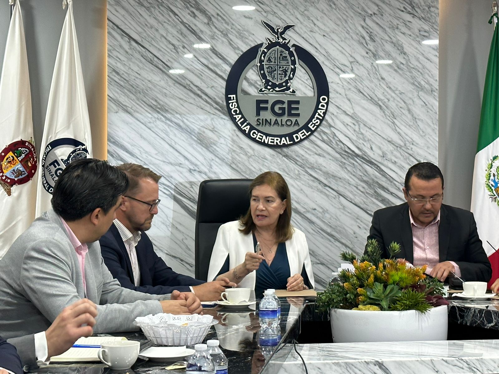 Sara Bruna encabeza reunión con personal de la Oficina Internacional de Asuntos Antinarcóticos