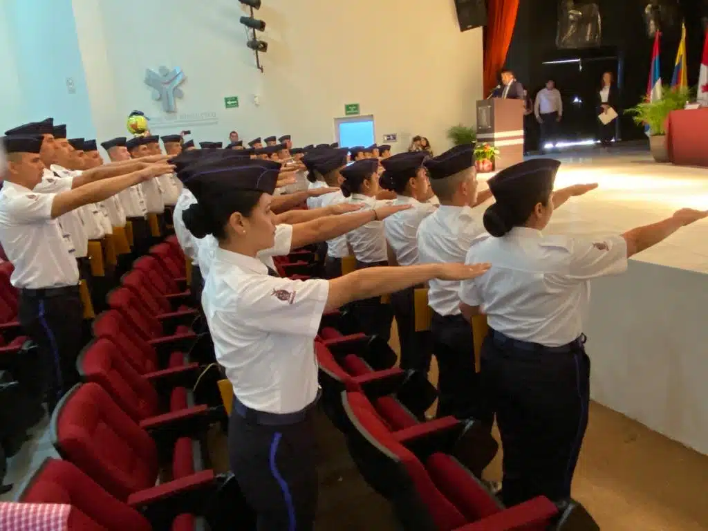 Se gradúan 51 cadetes de la Unipol 01