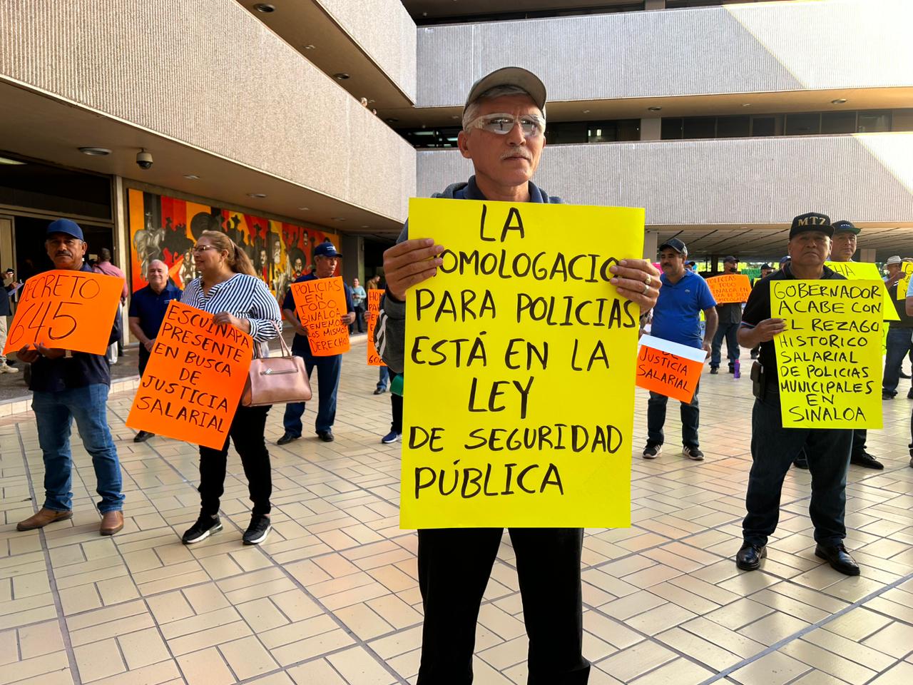 Se-manifiestan-en-Palacio-de-Gobierno-4