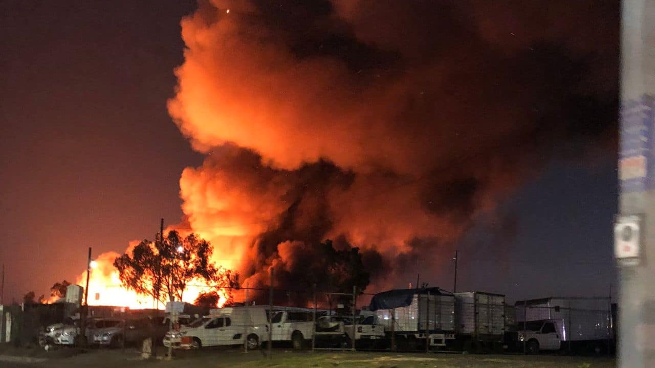 Se registra fuerte incendio en la Central de Abastos de CDMX