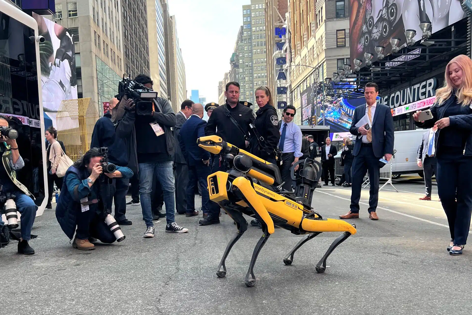 Suman robots a la policía de Nueva York; ayudarán a mantener la Gran Manzana segura