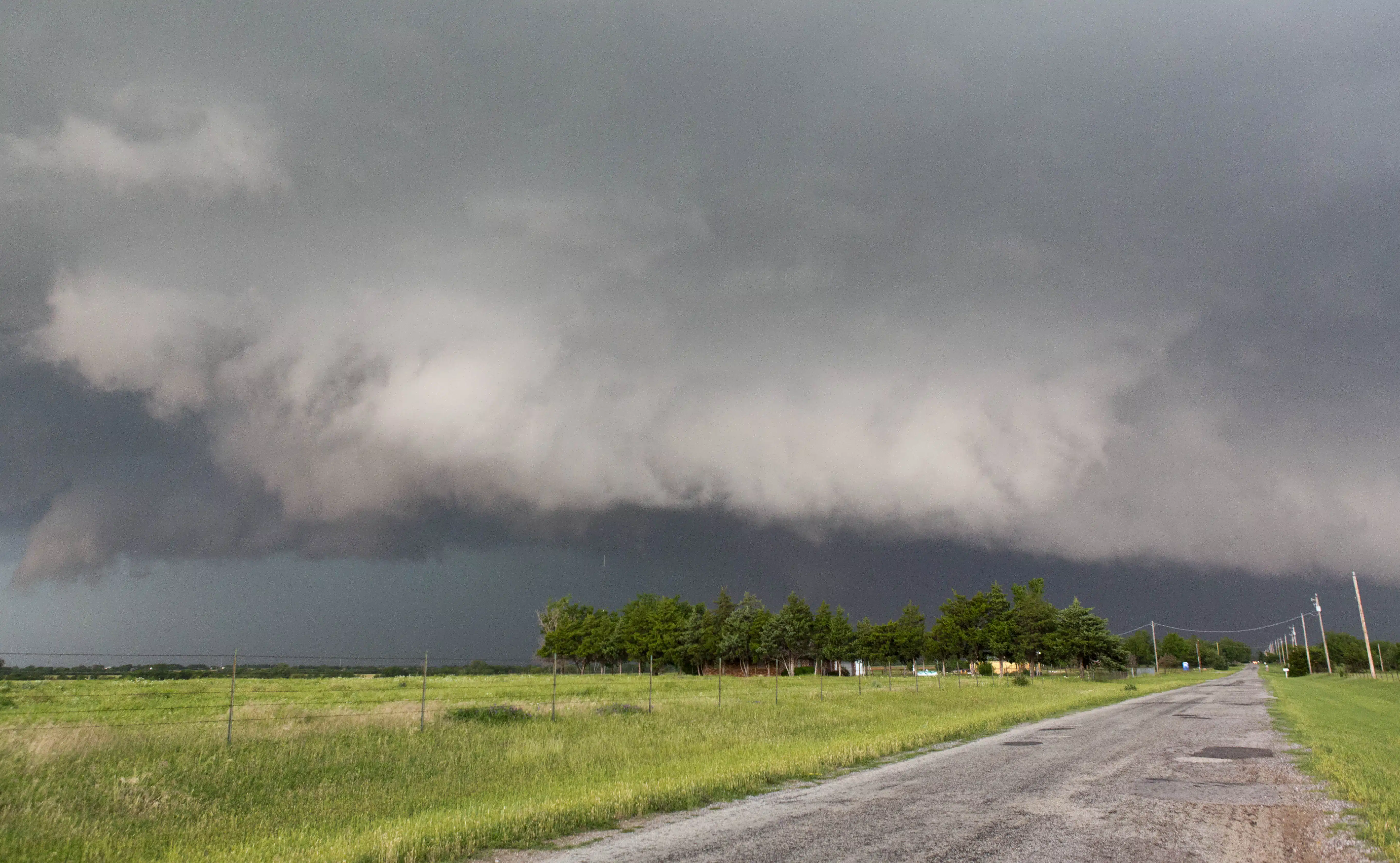 Tornados y tormentas en Oklahoma dejan dos fallecidos y múltiples daños