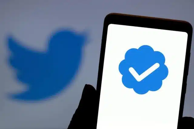 Twitter devuelve insignias