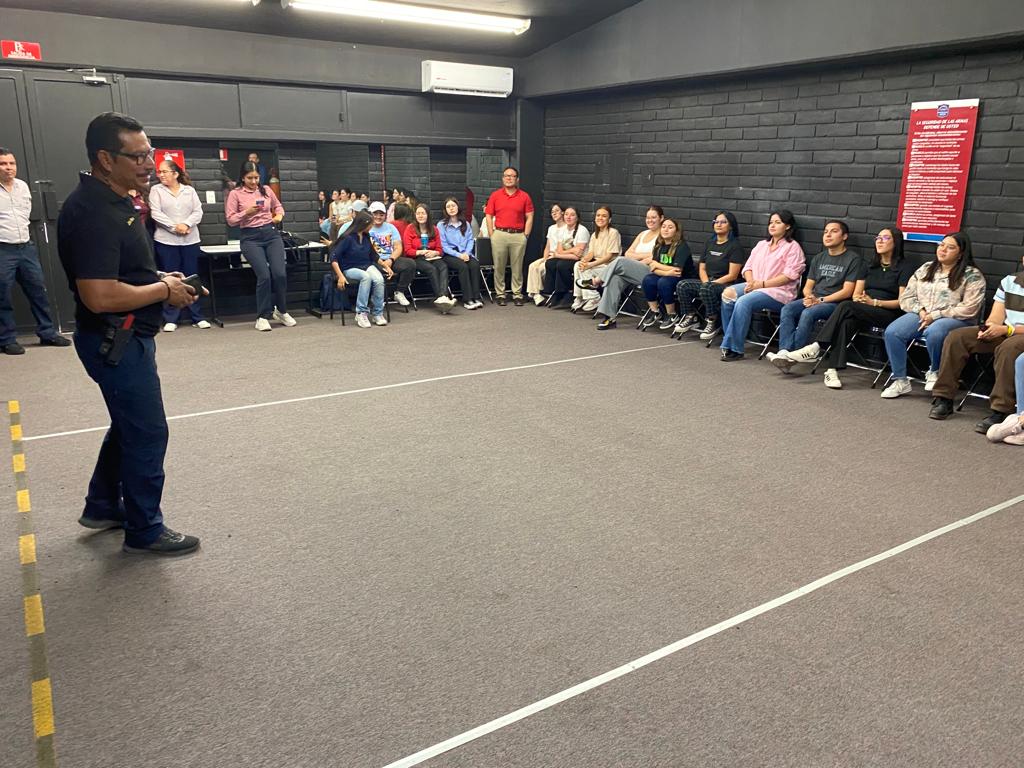 Uas-un día de formación de policías en UNIPOL