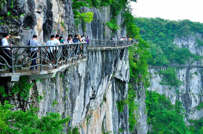 Una mujer y tres hombres se quitan la vida en la montaña Tianmen
