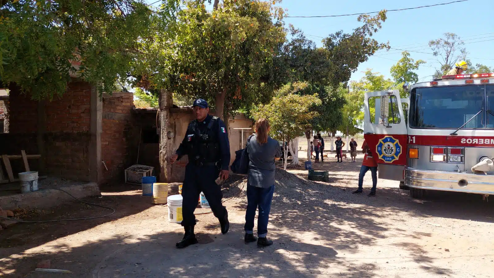 VIDEO: Un encendedor y una travesura casi le cuesta la vida a familia en Guasave