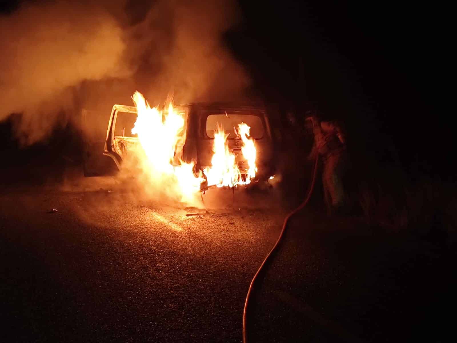 Vagoneta incendiada Guasave