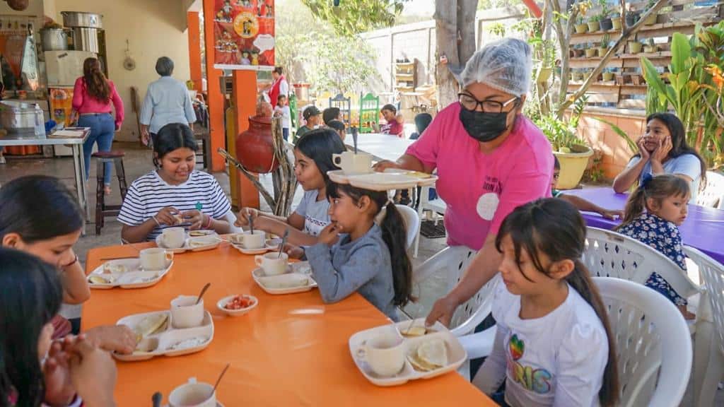 Verifican Save The Children y Bienestar, comedores comunitarios de jornaleros indígenas en Ahome