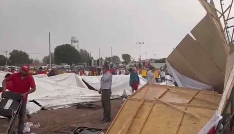 Viento derriba lona en Tecámac