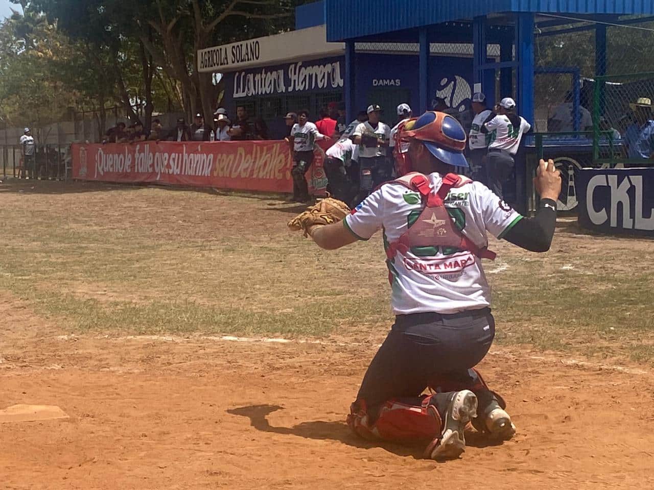¡Beisbol! Yarderos gana uno y empata otro ante El Carrizo; Abarroteros barre al campeón