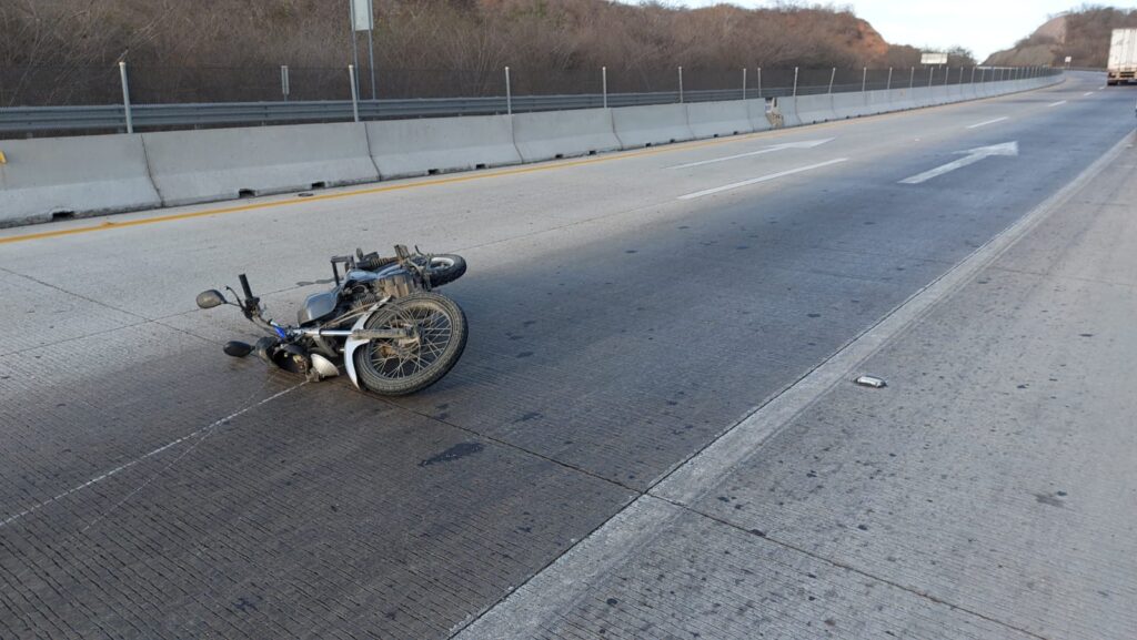 ¡Derrapón mortal! Pierde la vida motociclista por la avenida Peche Rice y Libramiento Mazatlán