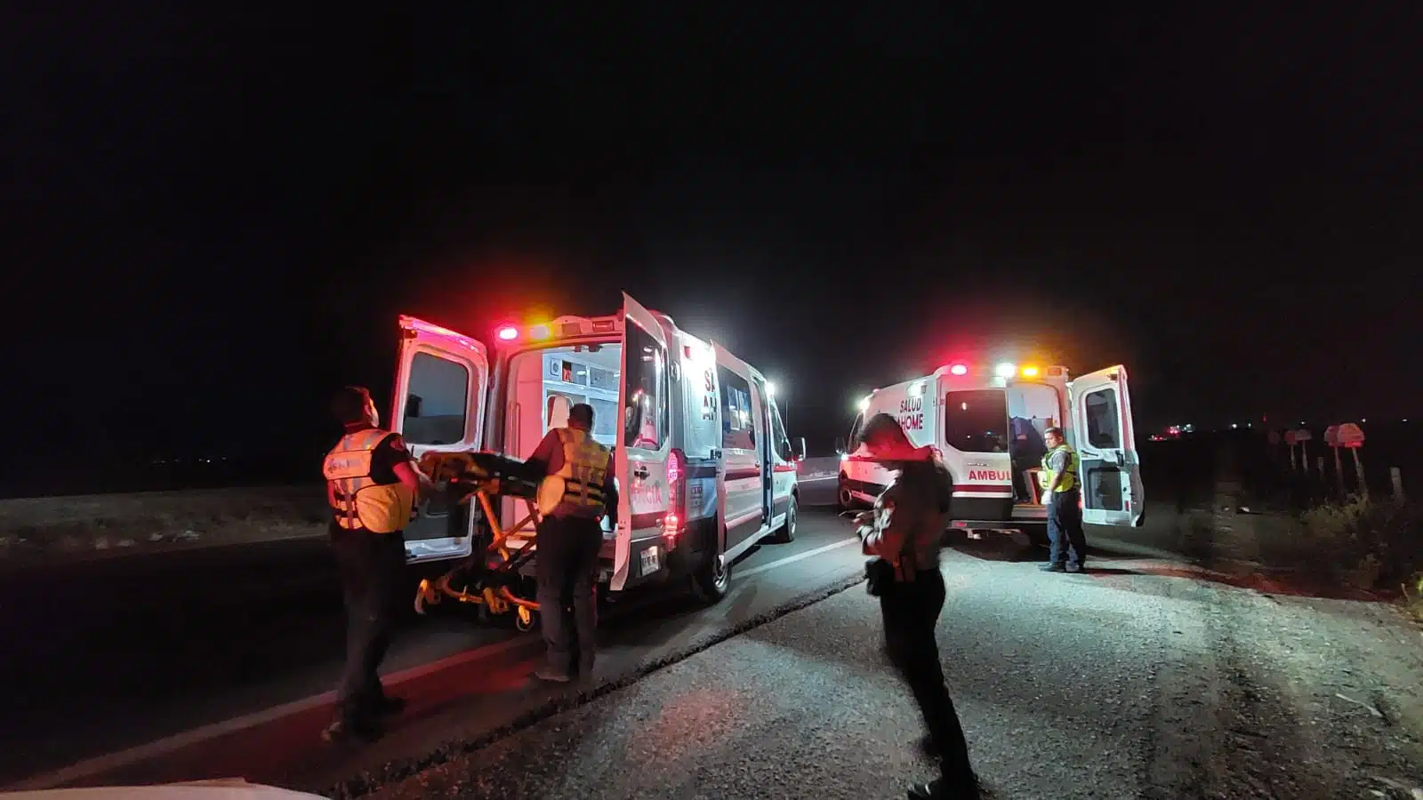 Dos motociclistas resultan lesionados al ser golpeados por un tráiler en Los Mochis