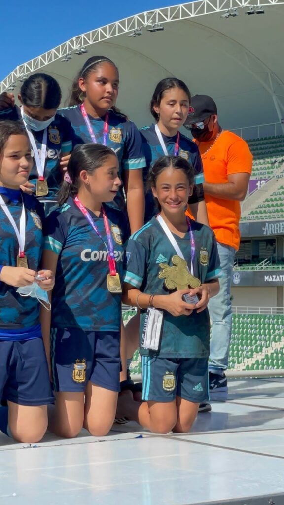 ¡Cumple un sueño! Futbolista culiacanense fue elegida para un campamento del club Real Madrid