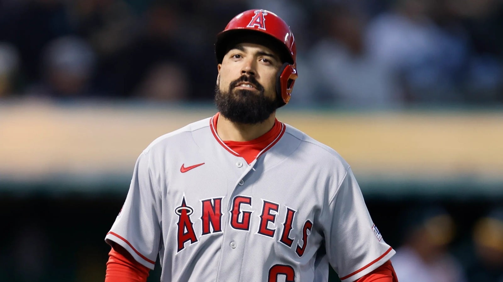 VIDEO: Quedó en 4 juegos; Anthony Rendon y el jalón de camiseta a aficionado en MLB