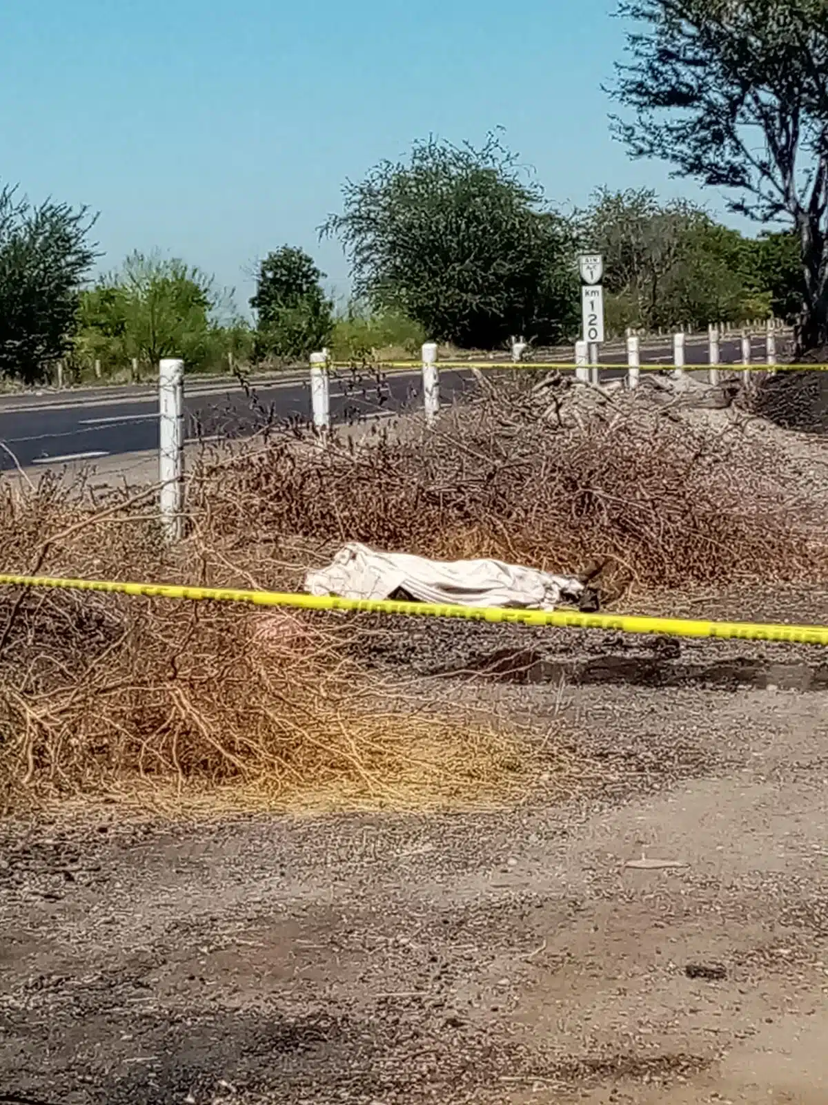 Hombre es encontrado asesinado junto a La Costera tras ser levantado; tenía signos de violencia