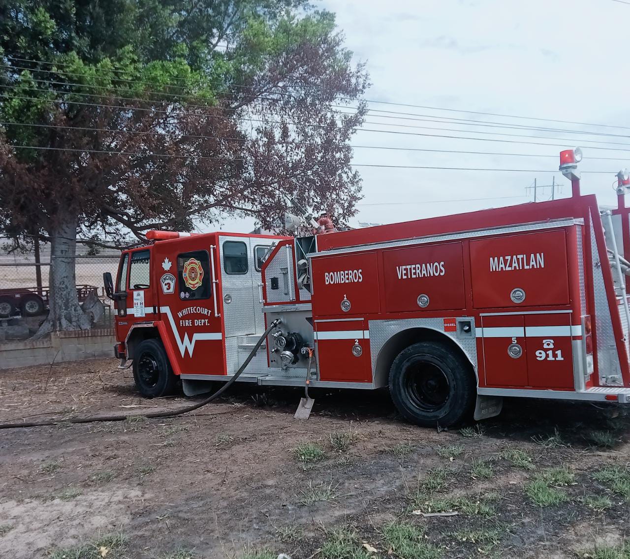 Dos fuertes incendios de maleza se generan en Santa Fe y La Urraca, al sur de Mazatlán
